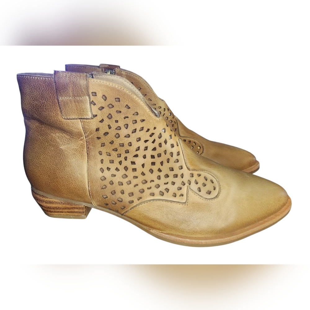 Antelope Perforated Ankle Bootie, Womens 38 EU (8-8.5 US) - Picture 2 of 10